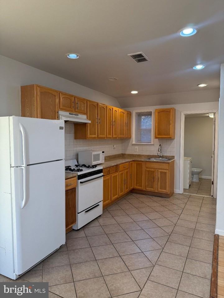 2427 N 10th St Unit B #B - Photo 4 of 24