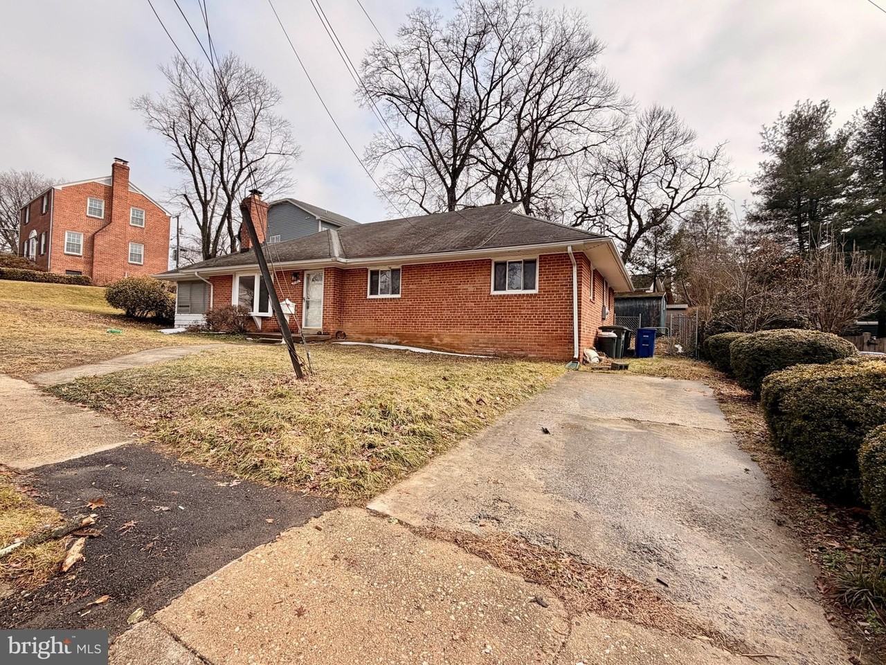 2121 Patrick Henry Dr - Photo 2 of 39