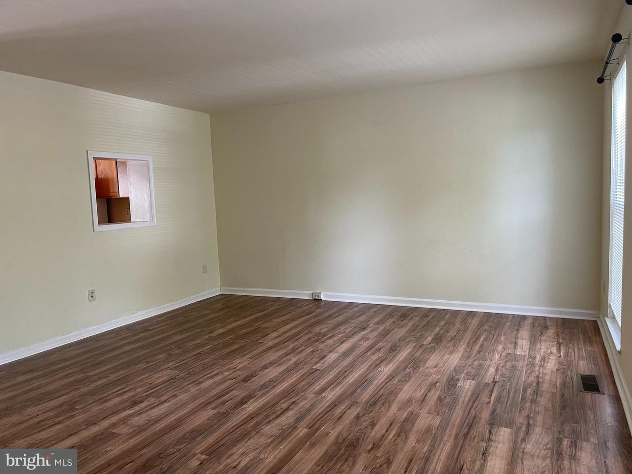 21054 Cornerpost Sq - Photo 3 of 27