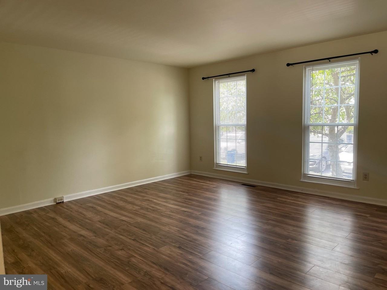 21054 Cornerpost Sq - Photo 4 of 27