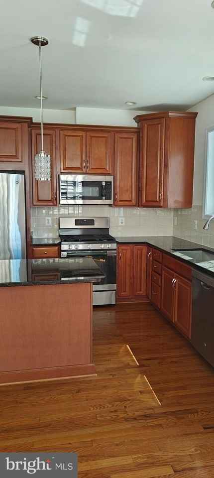 22551 Cambridgeport Sq - Photo 3 of 49