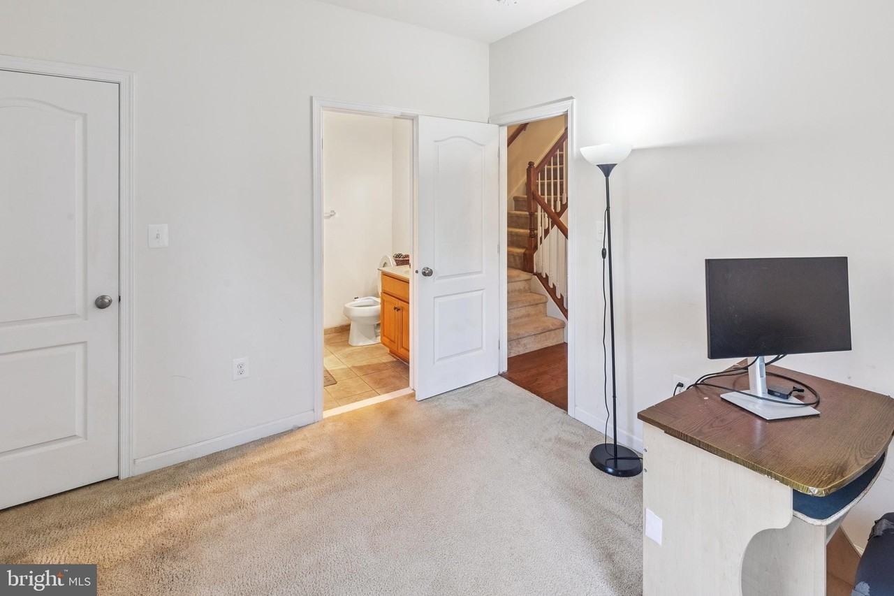 22551 Cambridgeport Sq - Photo 7 of 49