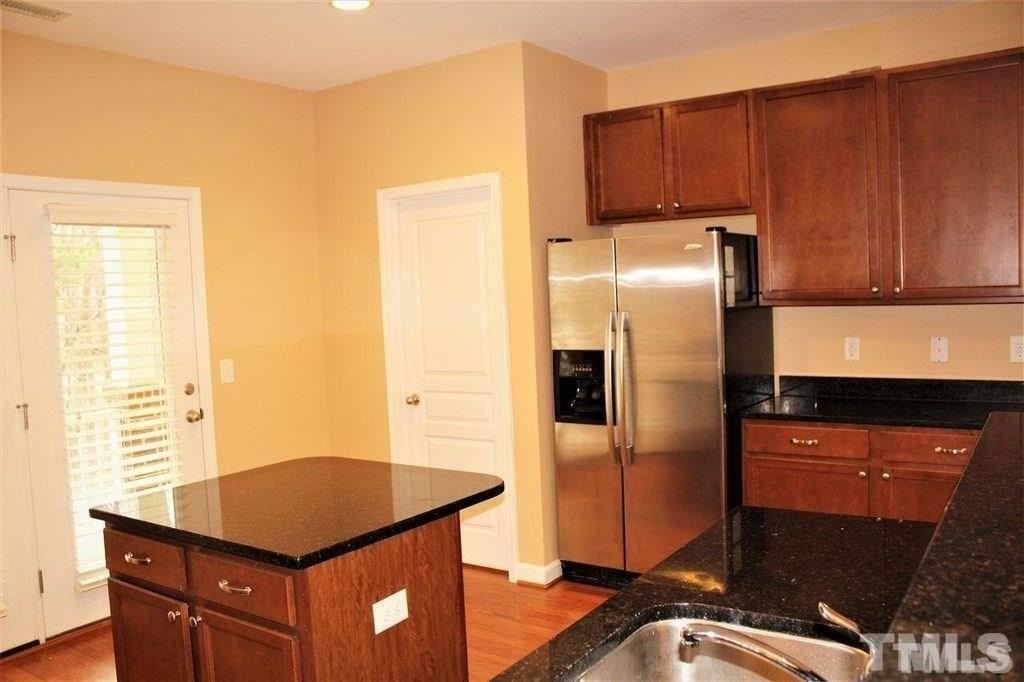 1009 Frank Page Dr - Photo 4 of 14