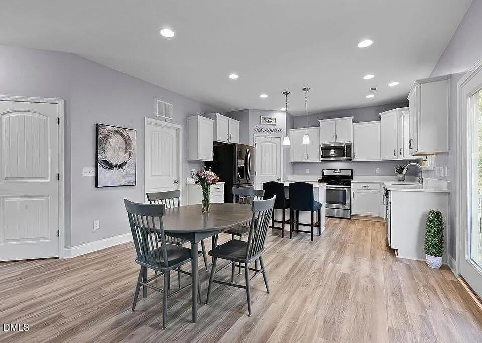 821 Stable Fern Dr - Photo 5 of 26