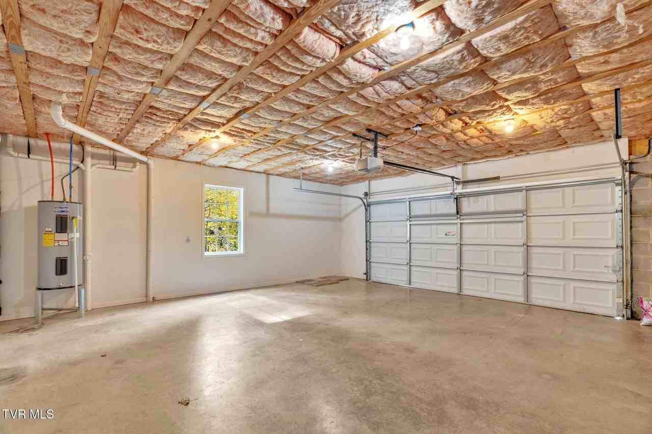 1125 Faye St - Photo 6 of 36