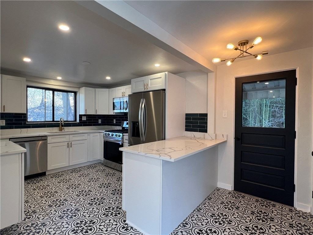 658 Fort Couch Rd - Photo 4 of 17