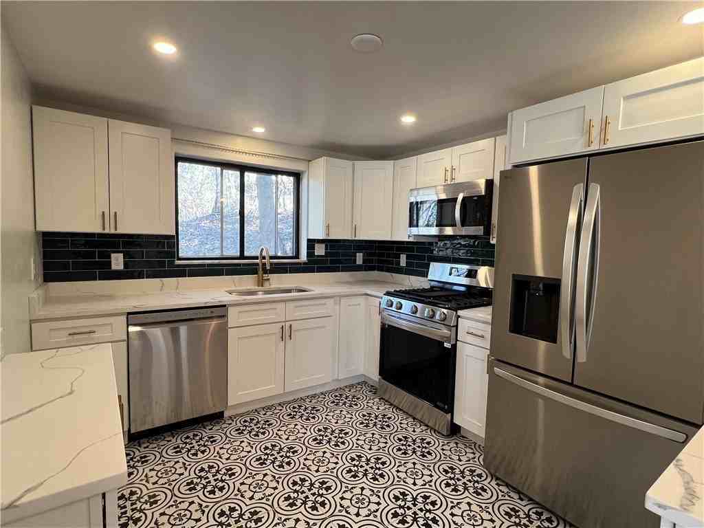 658 Fort Couch Rd - Photo 5 of 17