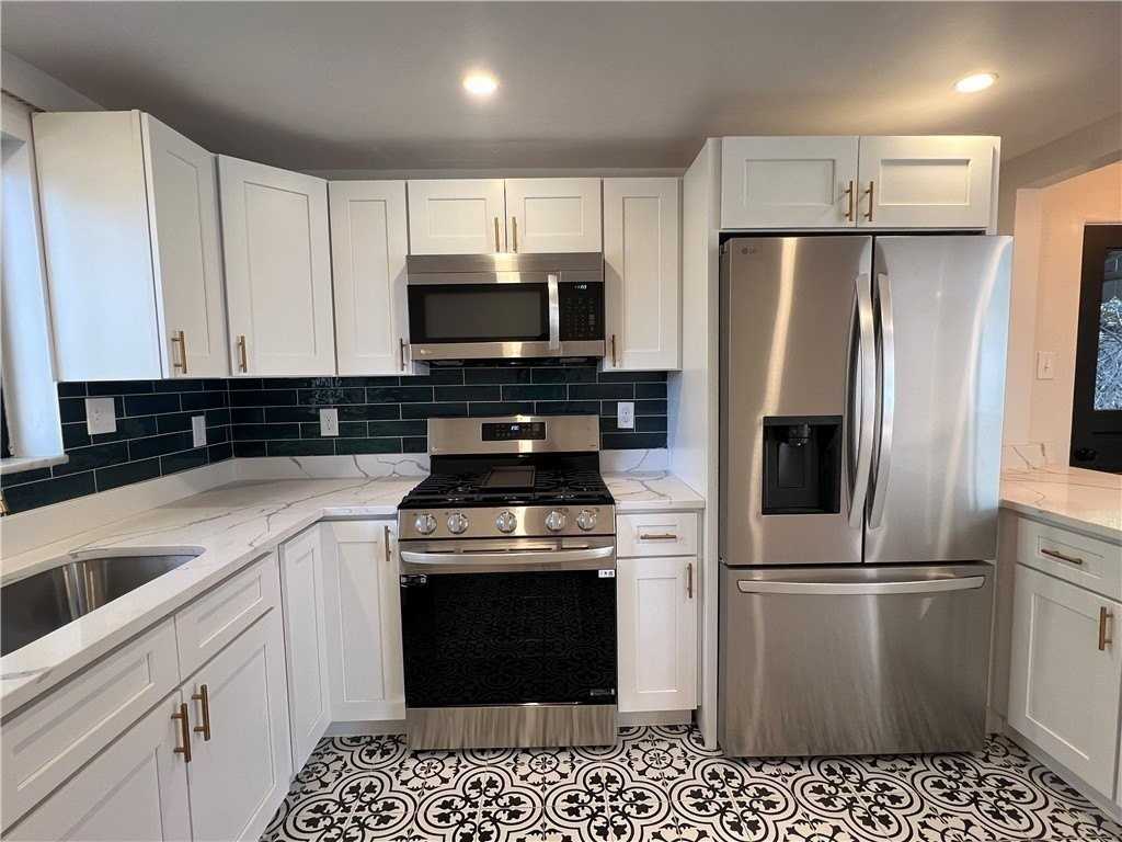 658 Fort Couch Rd - Photo 6 of 17