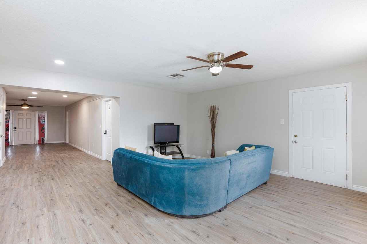 Ballard Dr - Photo 4 of 31