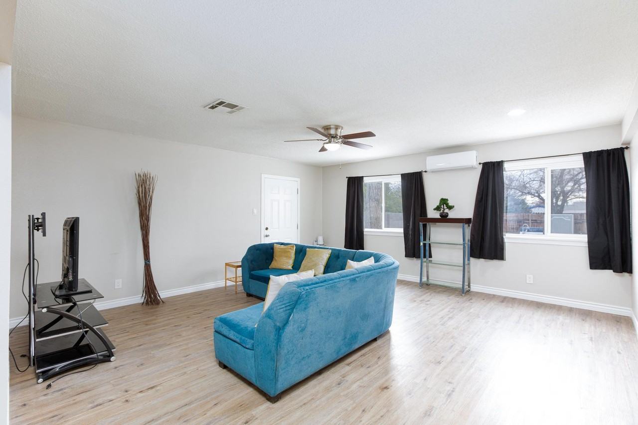 Ballard Dr - Photo 6 of 31