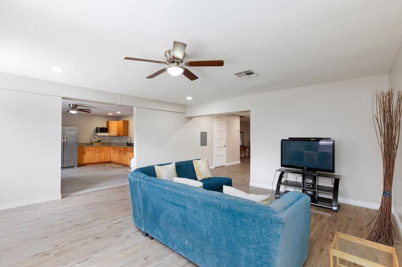 Ballard Dr - Photo 7 of 31