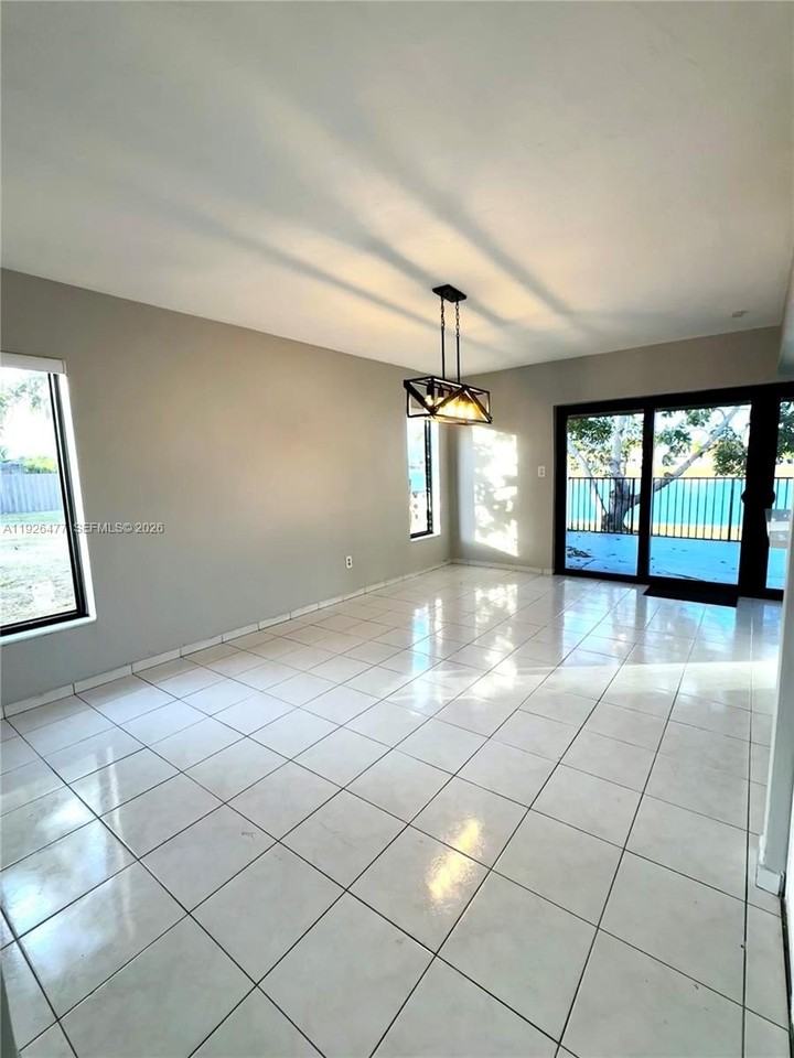 12365 Sw 119th Ter - Photo 3 of 21