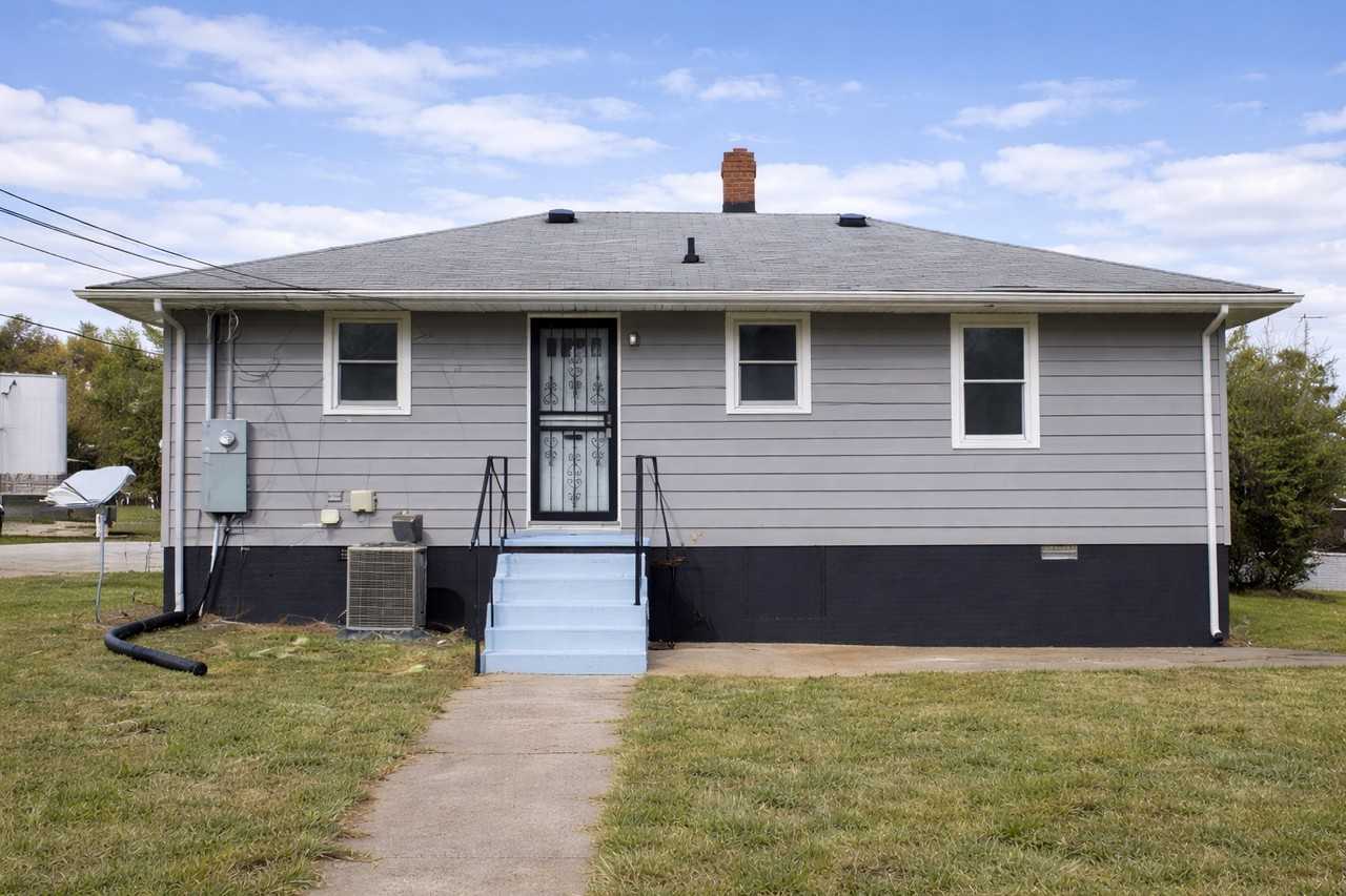 1214 Gordon St #1 - Photo 3 of 13