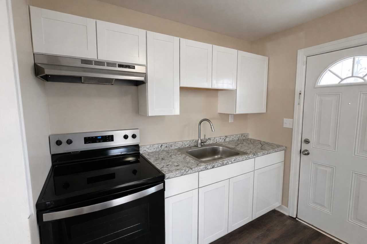 1214 Gordon St #1 - Photo 6 of 13