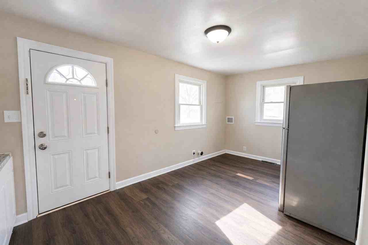 1214 Gordon St #1 - Photo 7 of 13