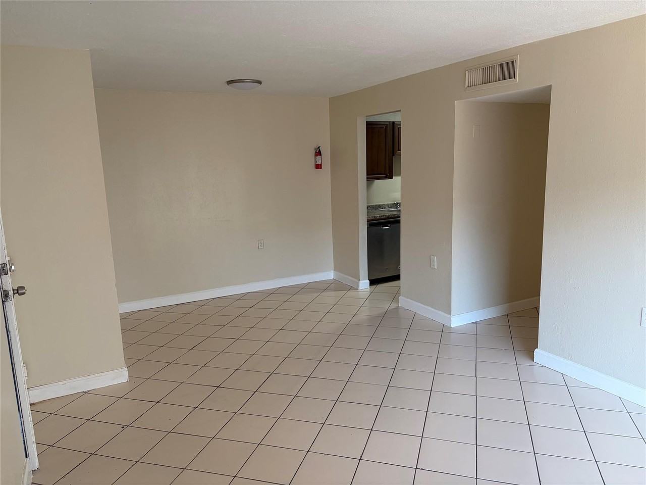 1153 Lake Victoria Dr ##B - Photo 3 of 10