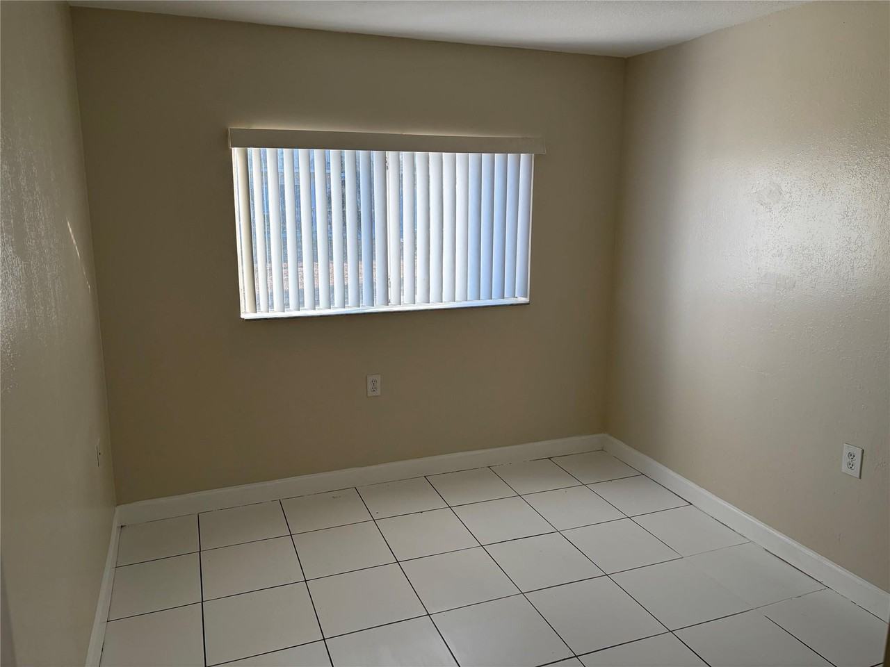 1153 Lake Victoria Dr ##B - Photo 4 of 10