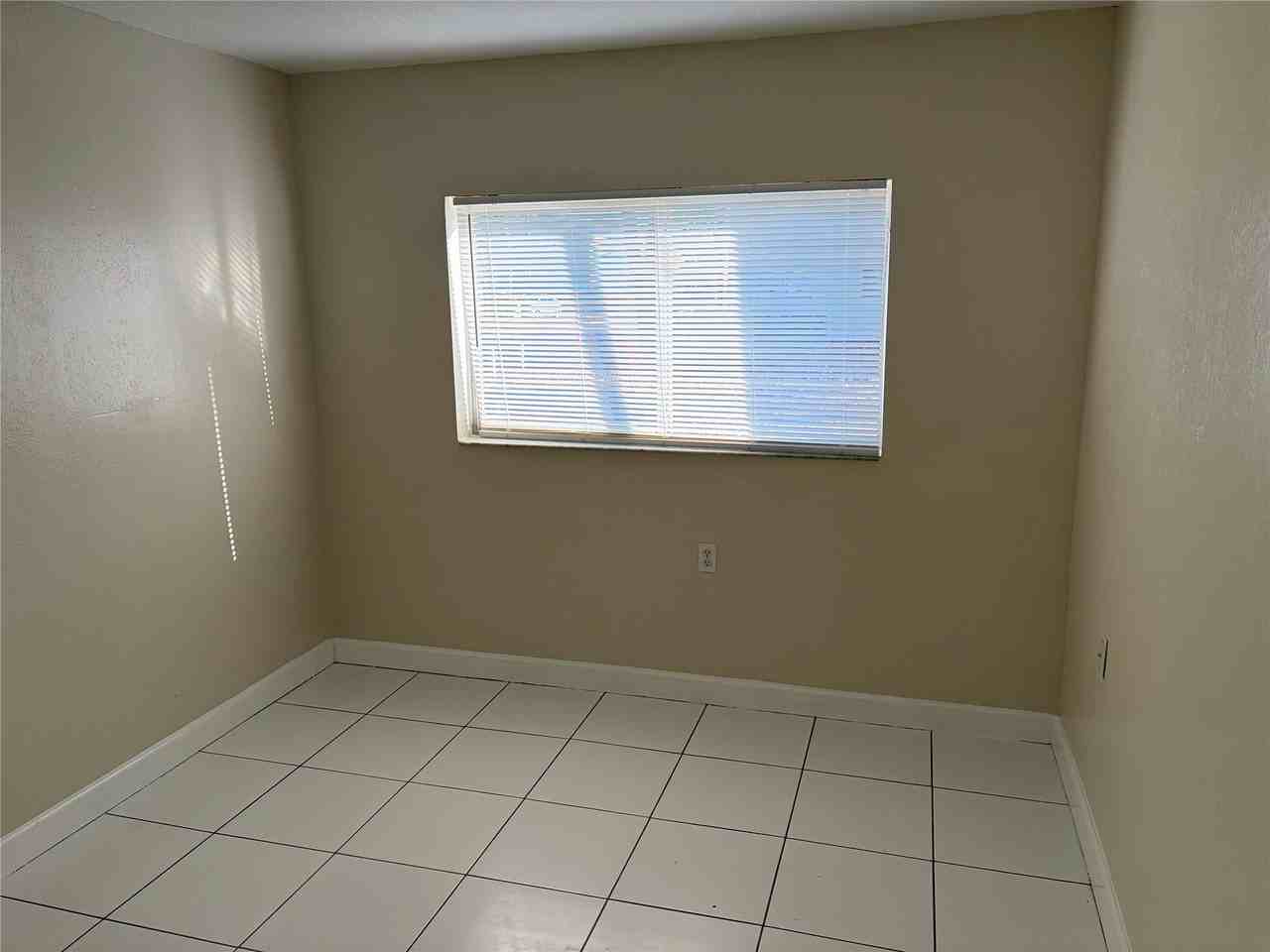 1153 Lake Victoria Dr ##B - Photo 5 of 10