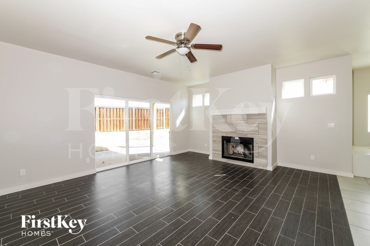 601 Nw 179th Cir - Photo 3 of 19
