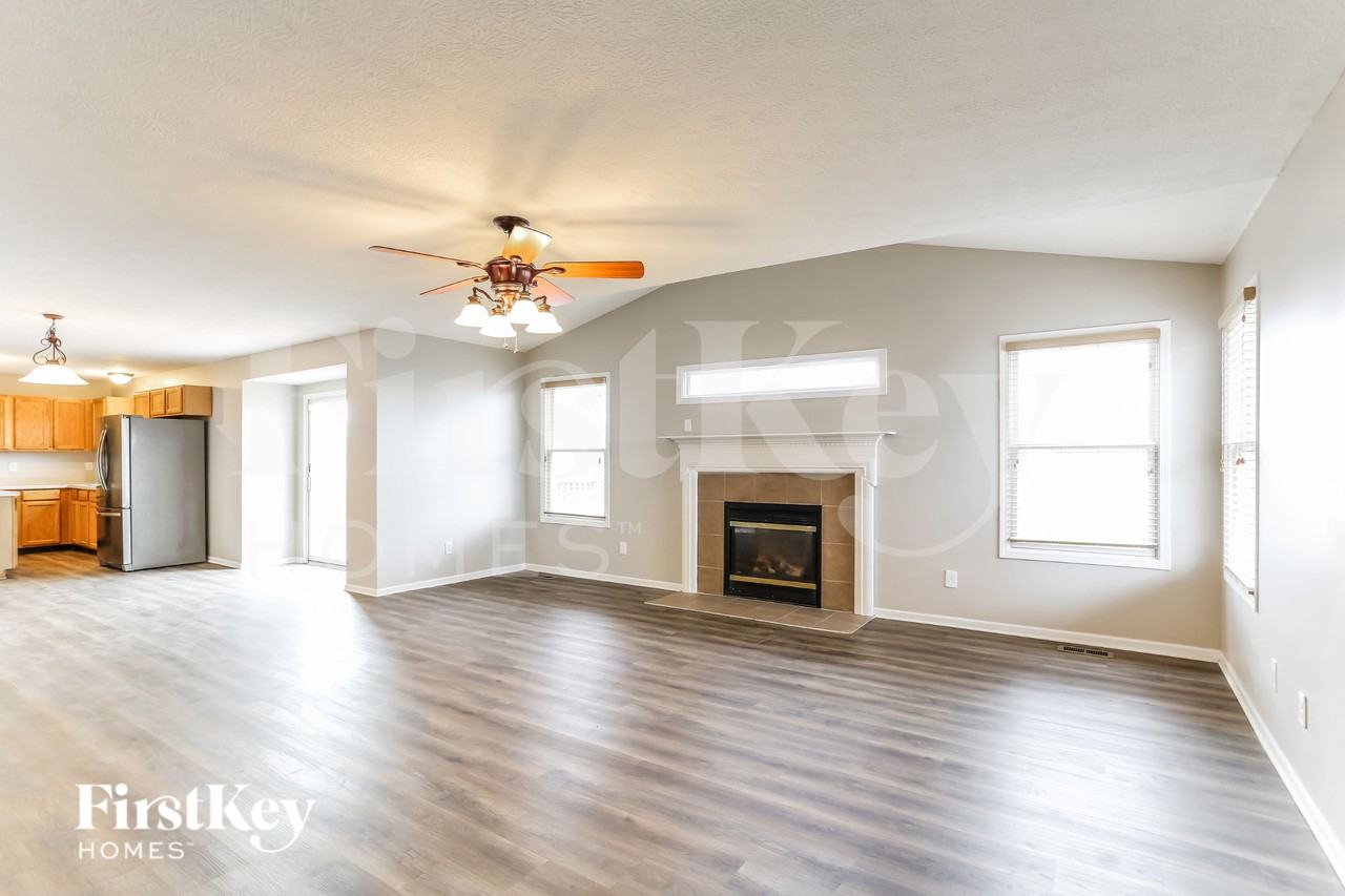 11760 Chanticleer Dr - Photo 2 of 19