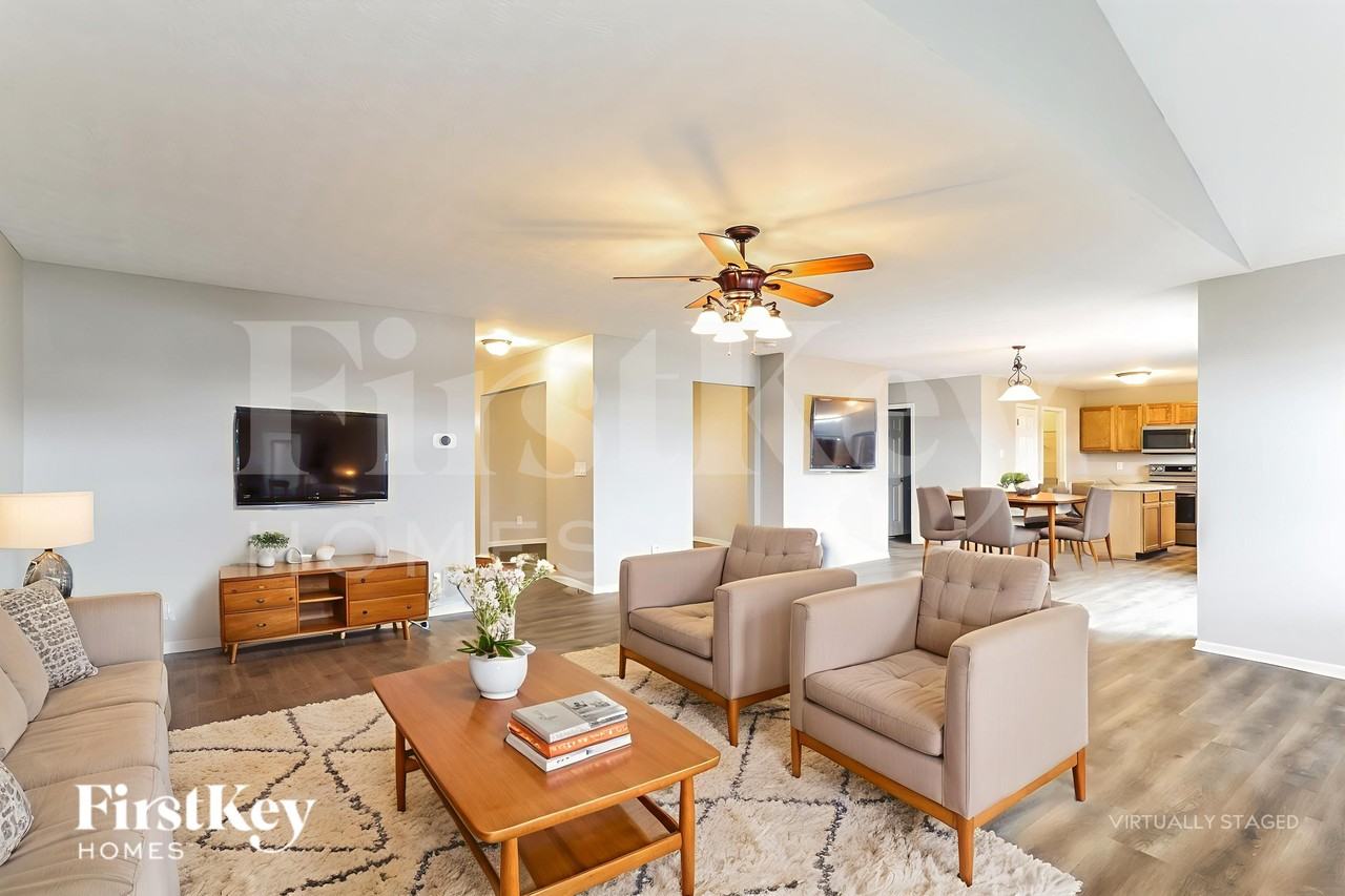 11760 Chanticleer Dr - Photo 4 of 19