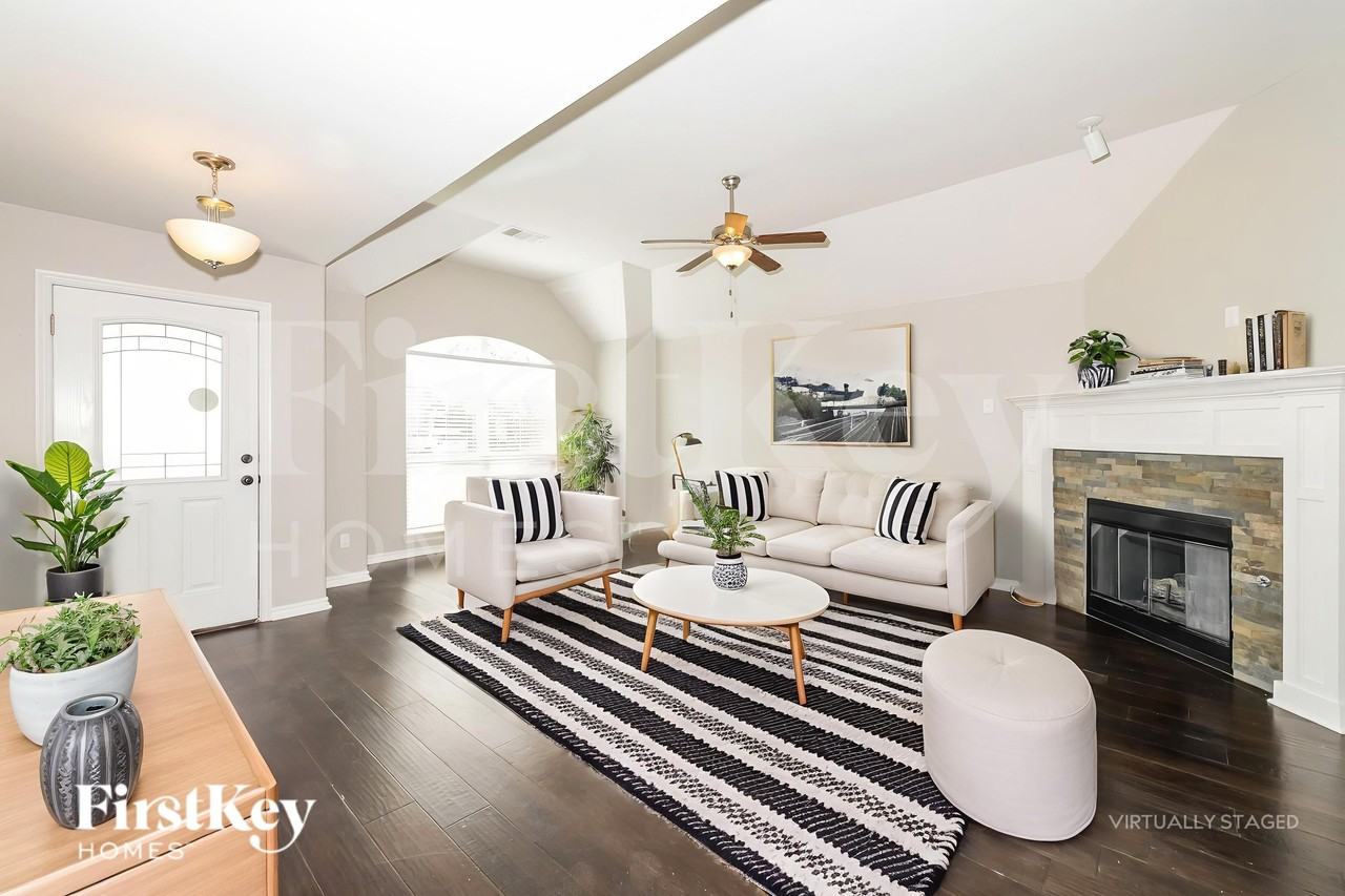 2521 Nw 193rd St - Photo 3 of 19