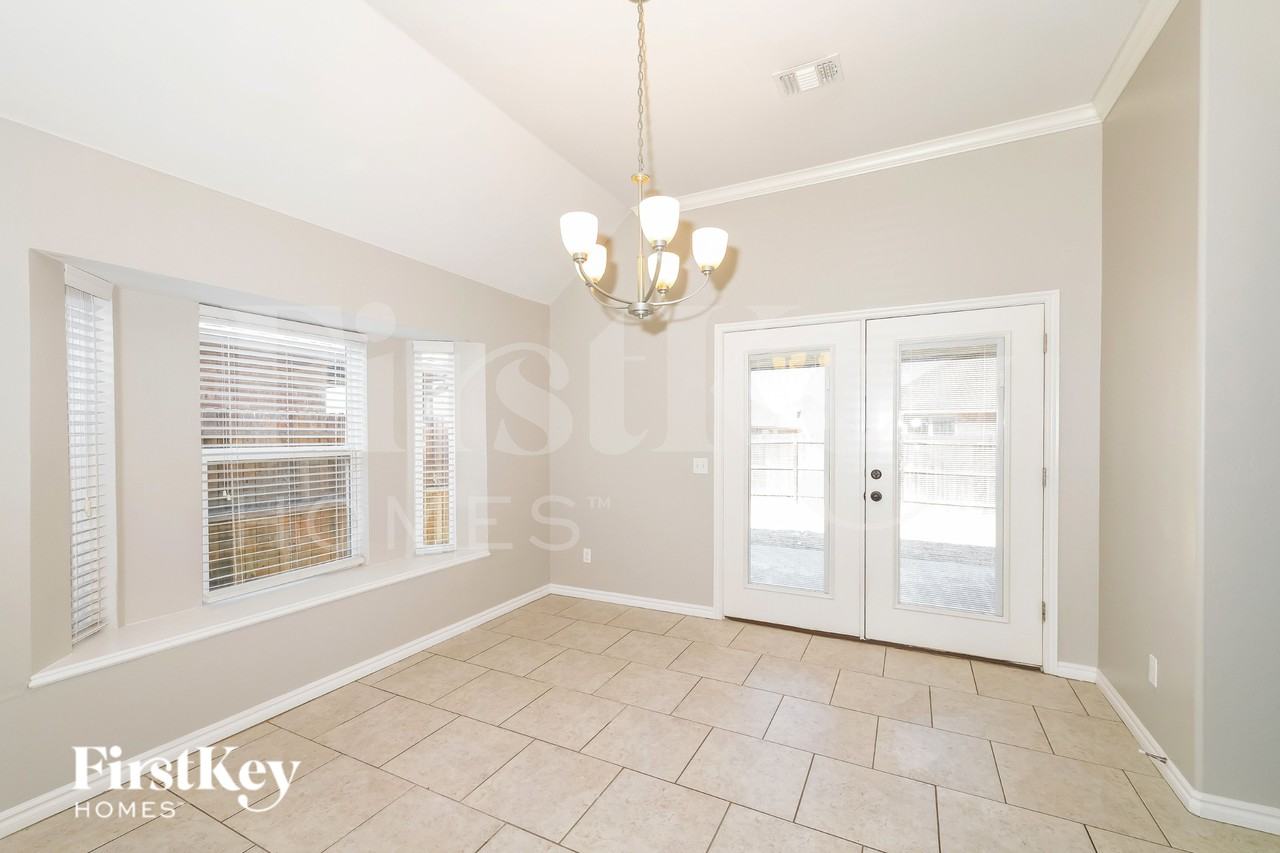 2521 Nw 193rd St - Photo 5 of 19