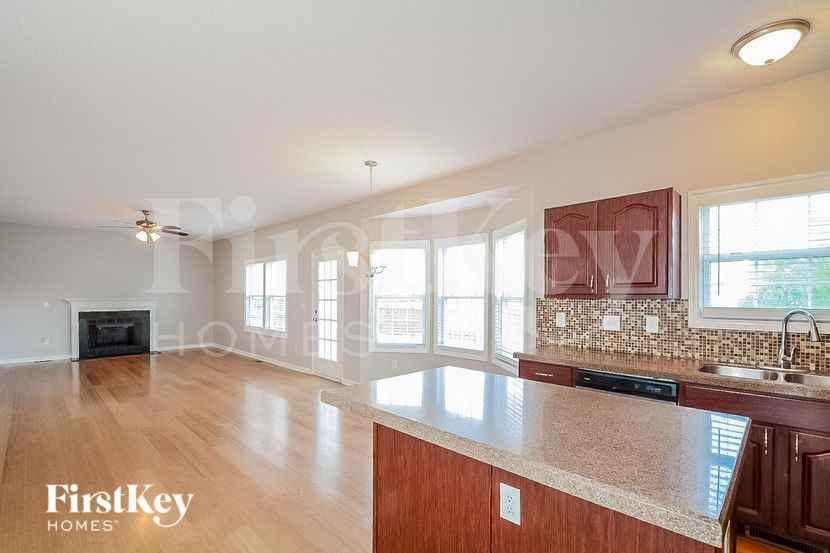 4037 Mantua Way - Photo 5 of 15