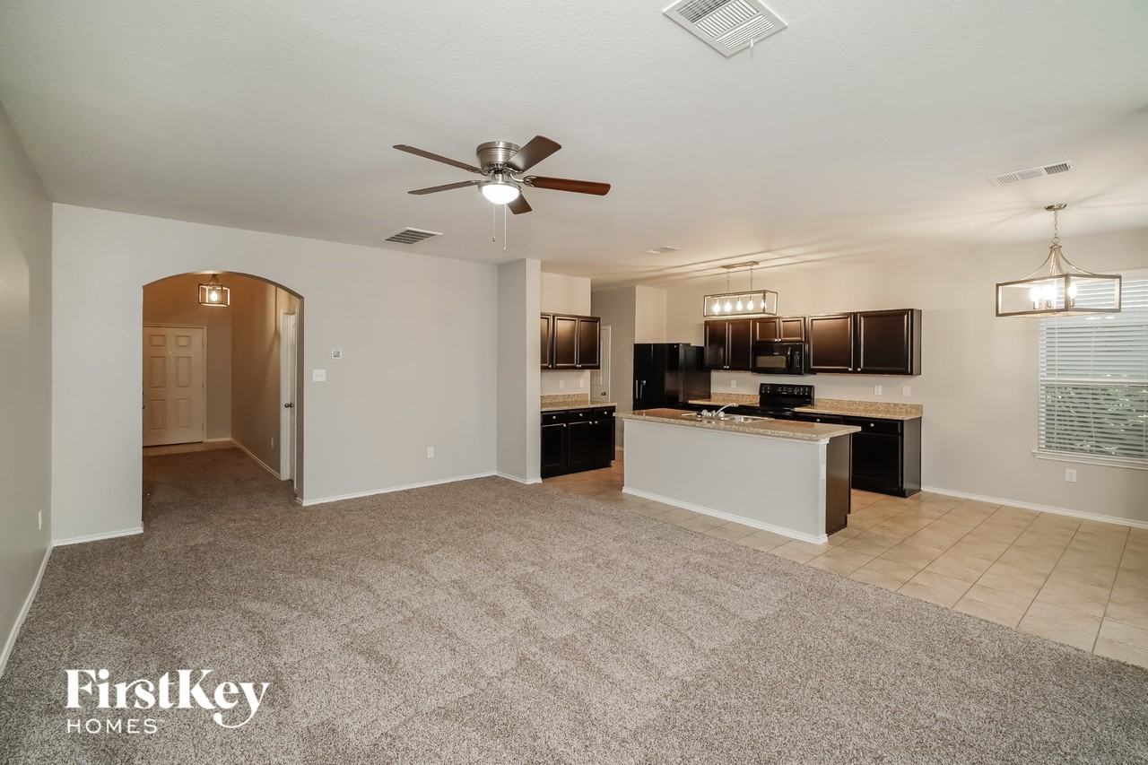 1013 Dumfries Dr - Photo 3 of 15