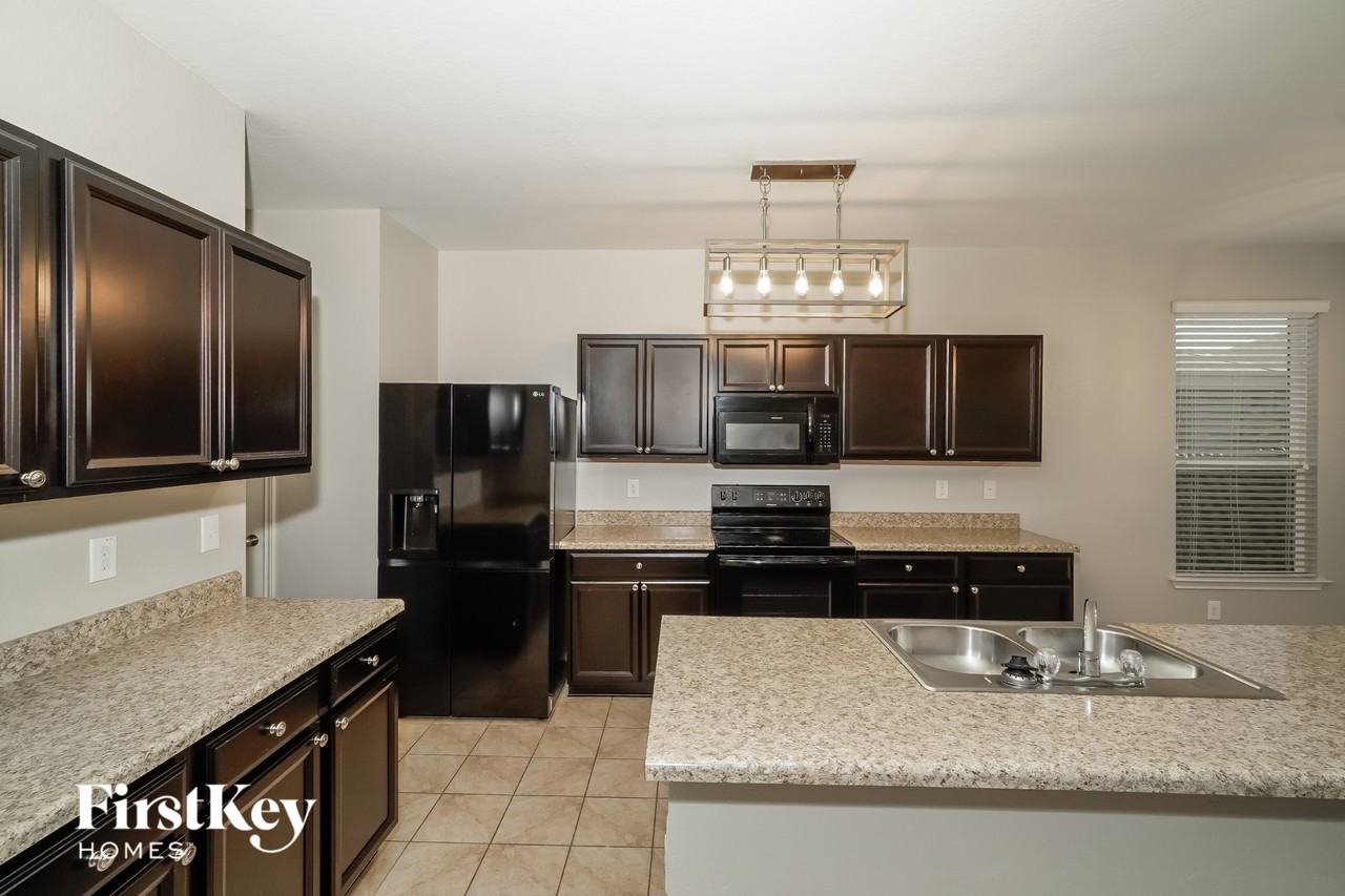 1013 Dumfries Dr - Photo 6 of 15