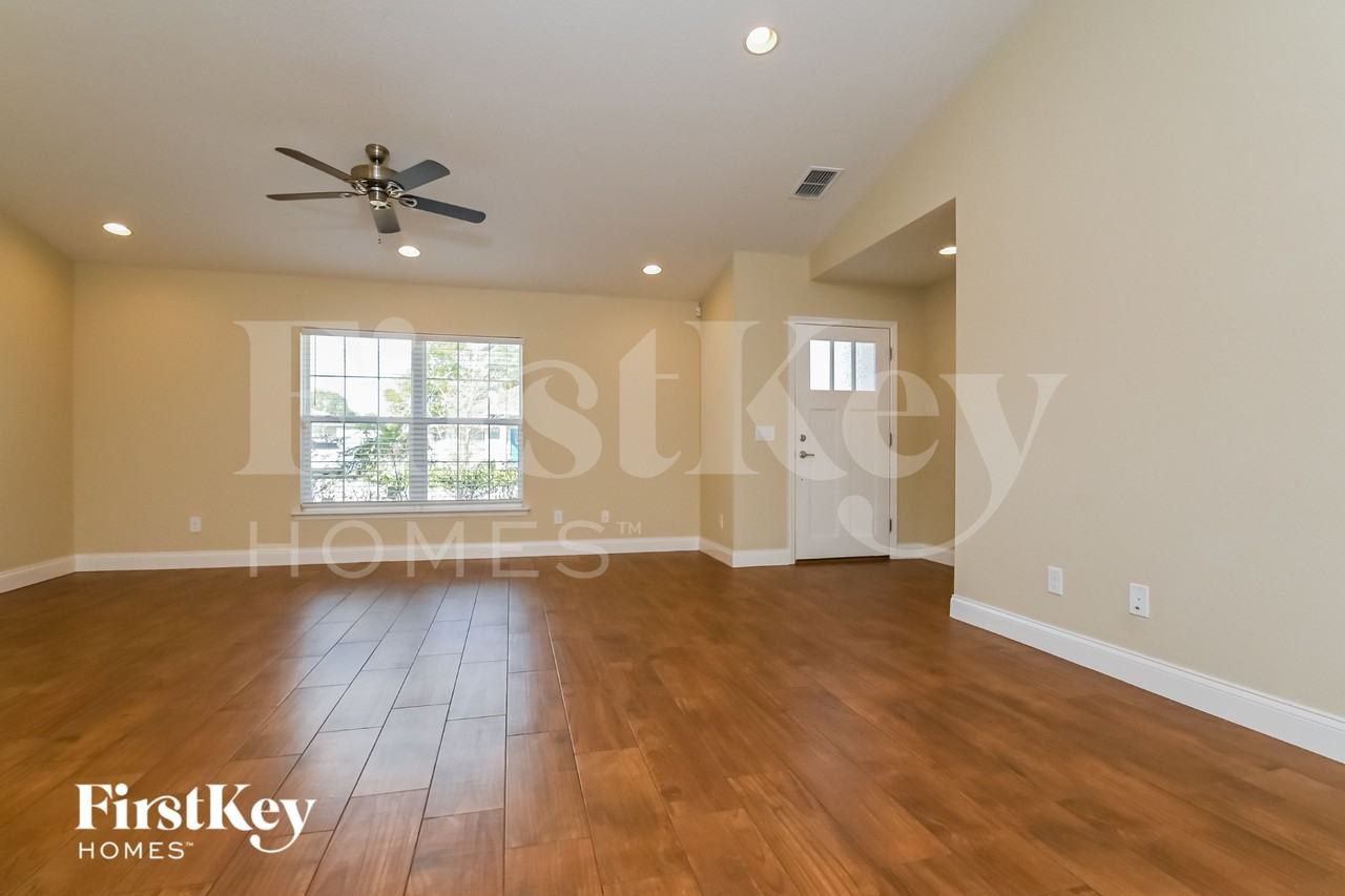 201 Madalyn Ct - Photo 2 of 15