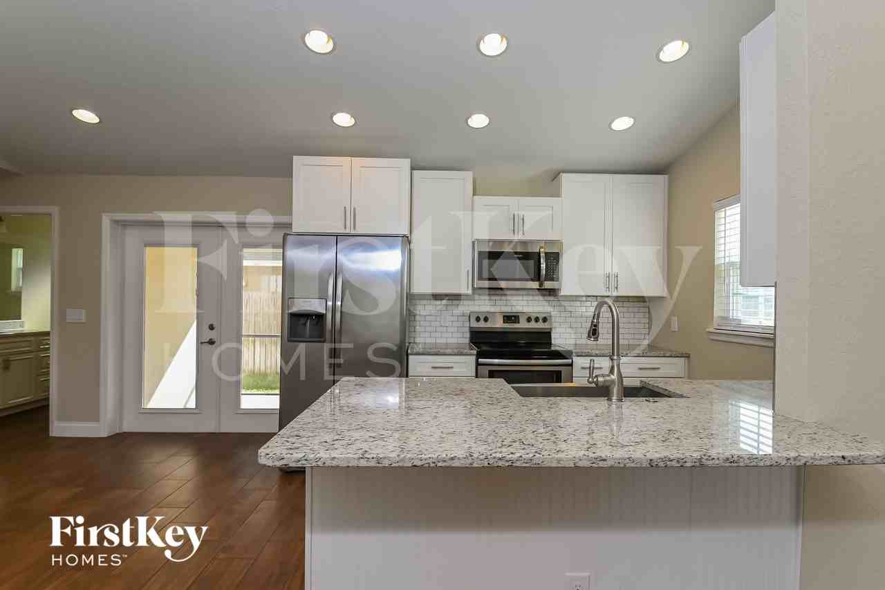 201 Madalyn Ct - Photo 4 of 15