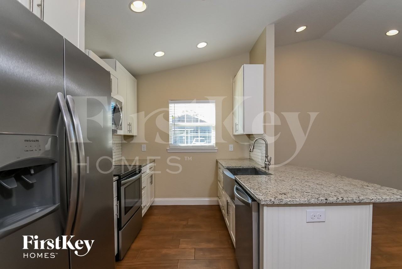 201 Madalyn Ct - Photo 5 of 15