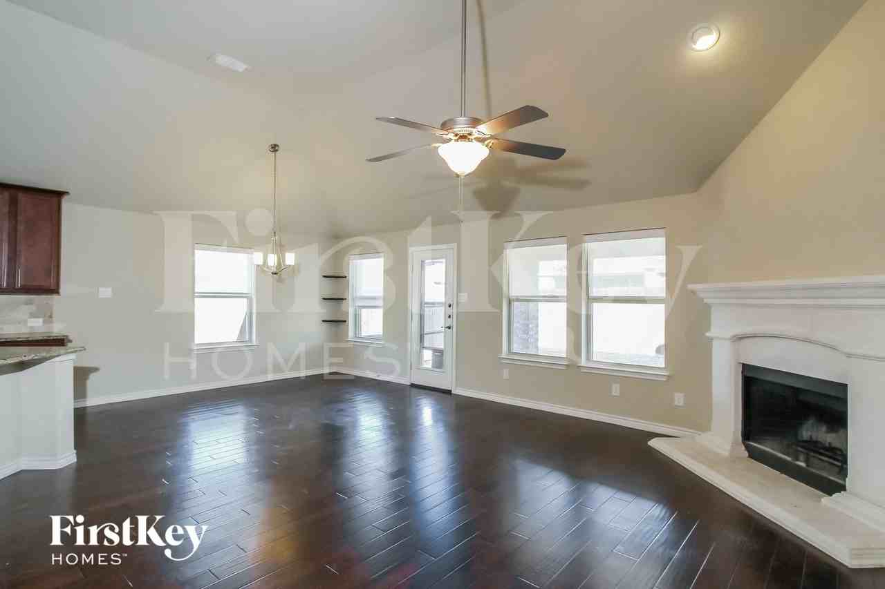 1009 Lavender Dr - Photo 3 of 15