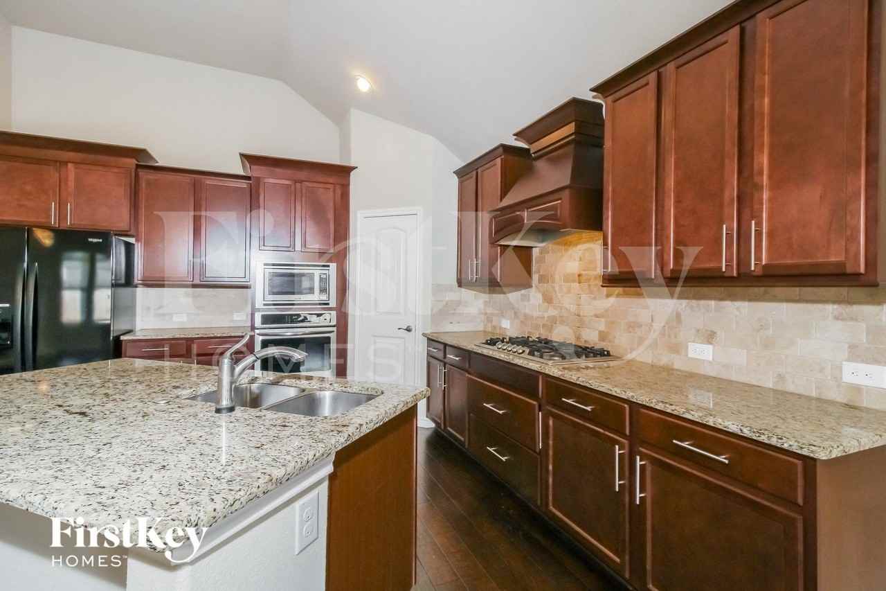 1009 Lavender Dr - Photo 7 of 15