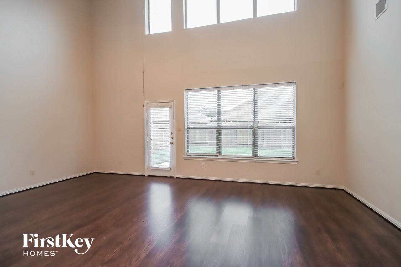 21324 Kings Guild Ln - Photo 3 of 15