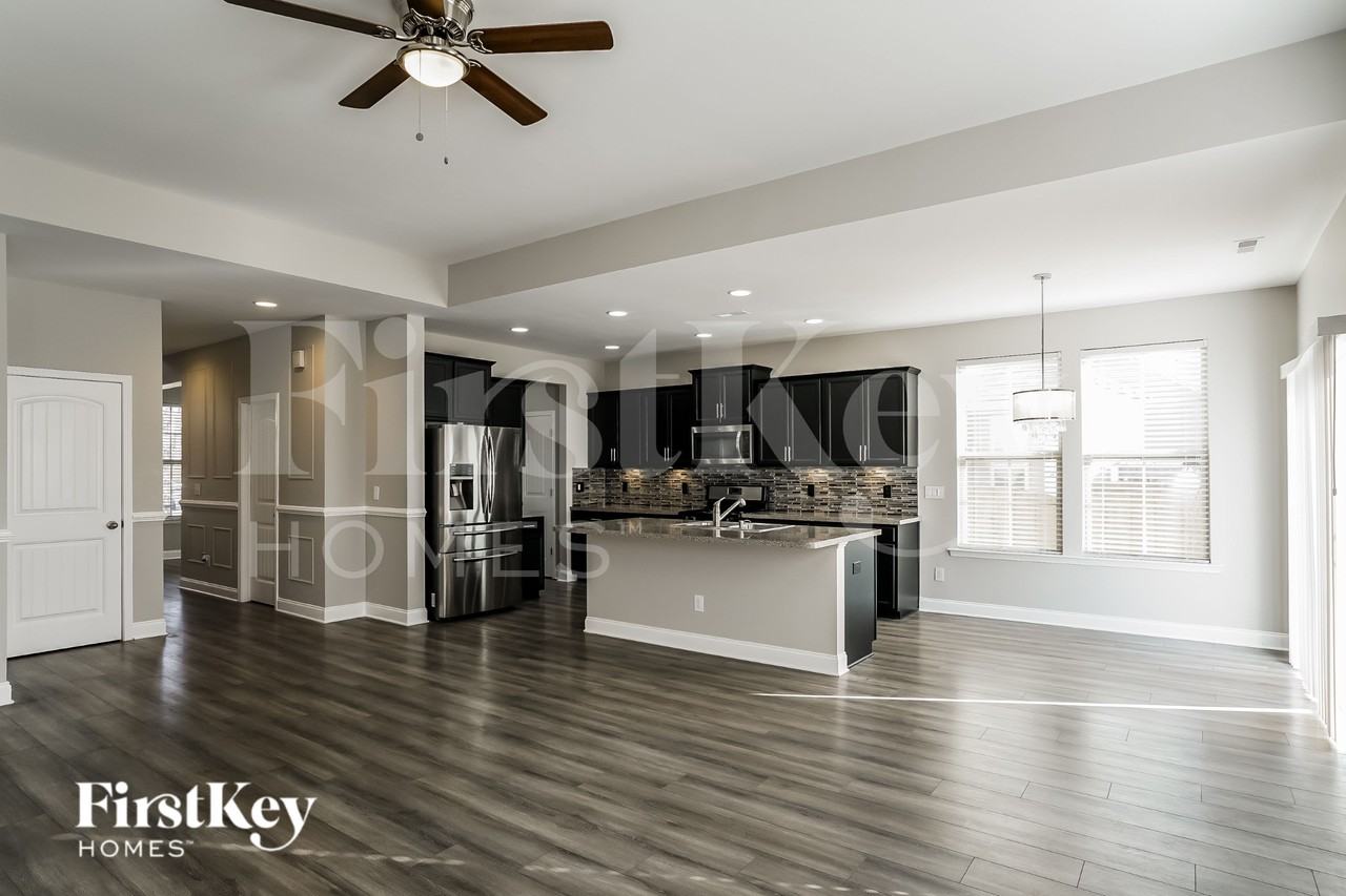 3141 Lacewing Dr - Photo 5 of 15