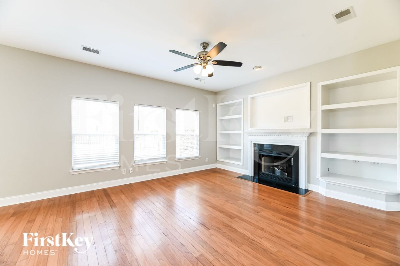 337 Lakewind Dr - Photo 3 of 16