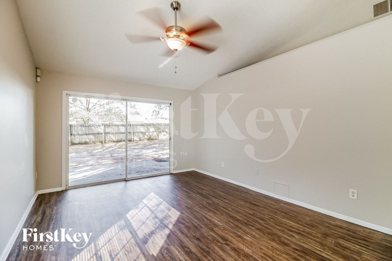 3426 Westland Dr - Photo 4 of 15