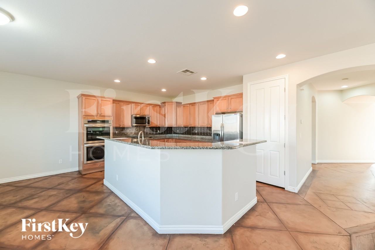 28 Delighted Ave - Photo 5 of 18