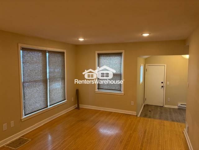 415 Decatur Ave N - Photo 4 of 12