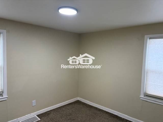 415 Decatur Ave N - Photo 6 of 12