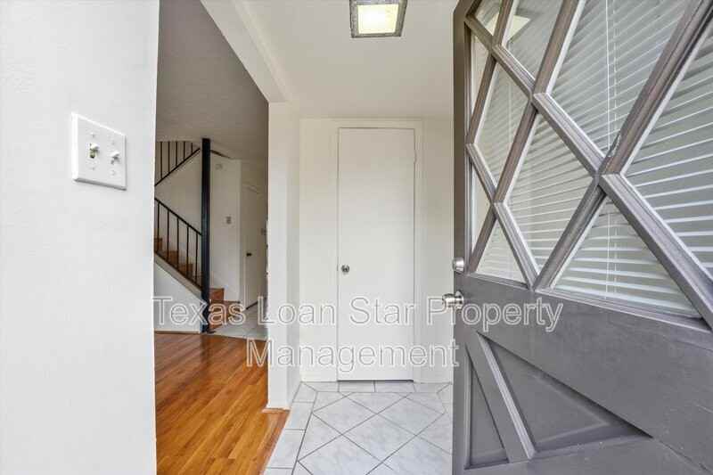 12447 Sharpview Dr - Photo 3 of 28