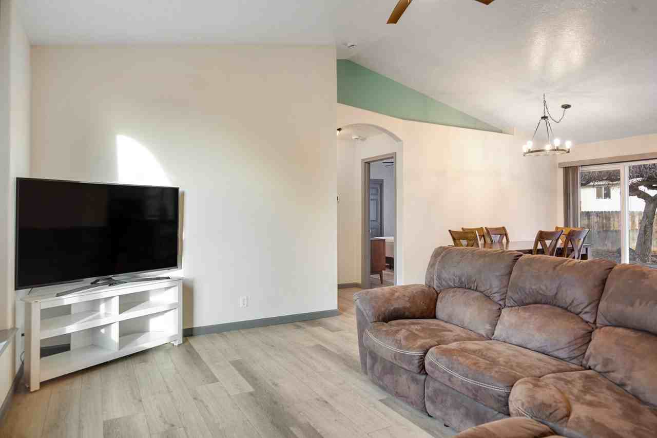 7292 Newbrook Dr - Photo 5 of 40