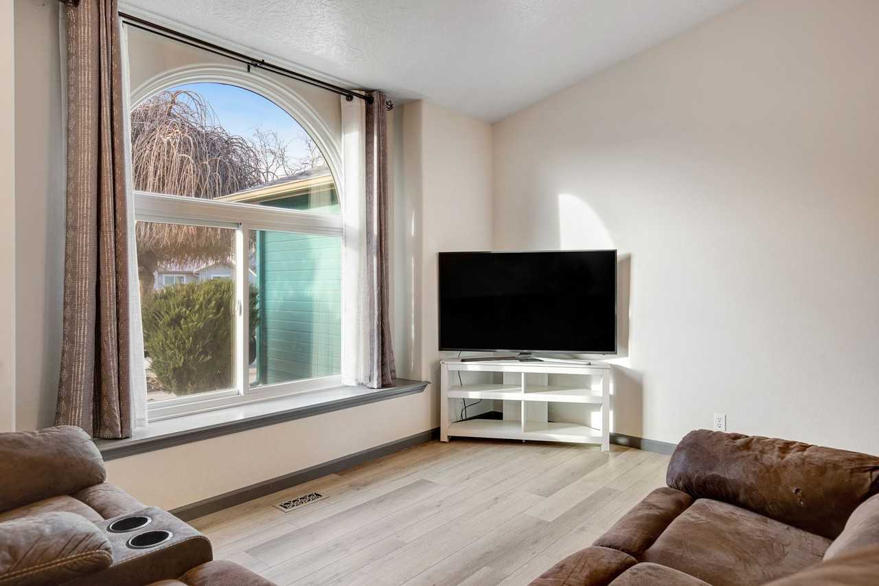 7292 Newbrook Dr - Photo 6 of 40