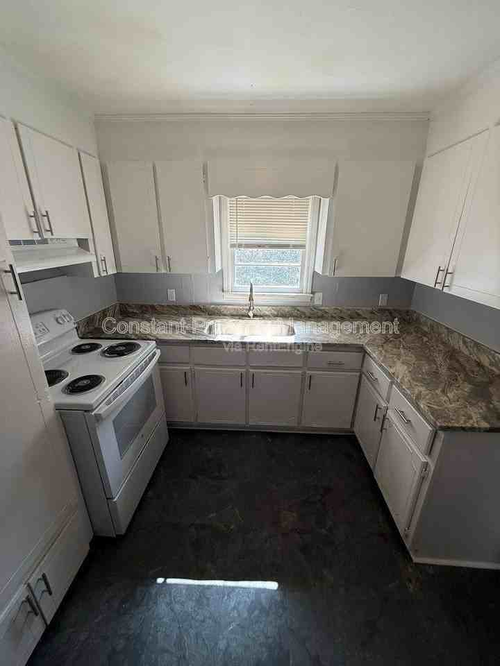 141 Ruby Dr - Photo 3 of 10