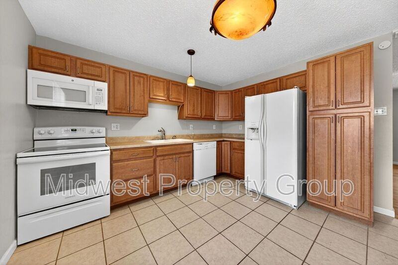 2224 Millvalley Dr - Photo 2 of 27