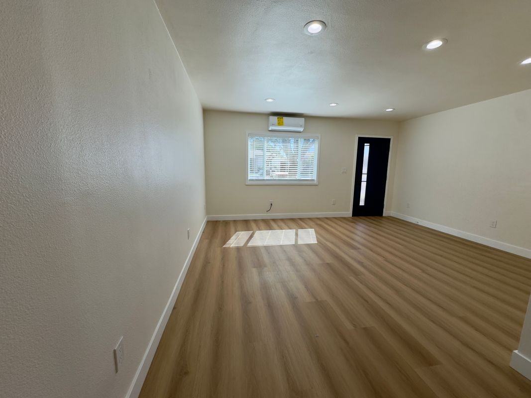 853 E Pacific St - Photo 5 of 17