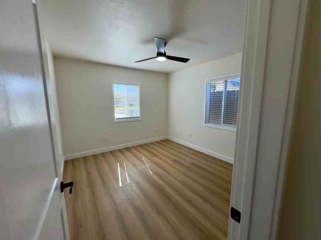 853 E Pacific St - Photo 6 of 17