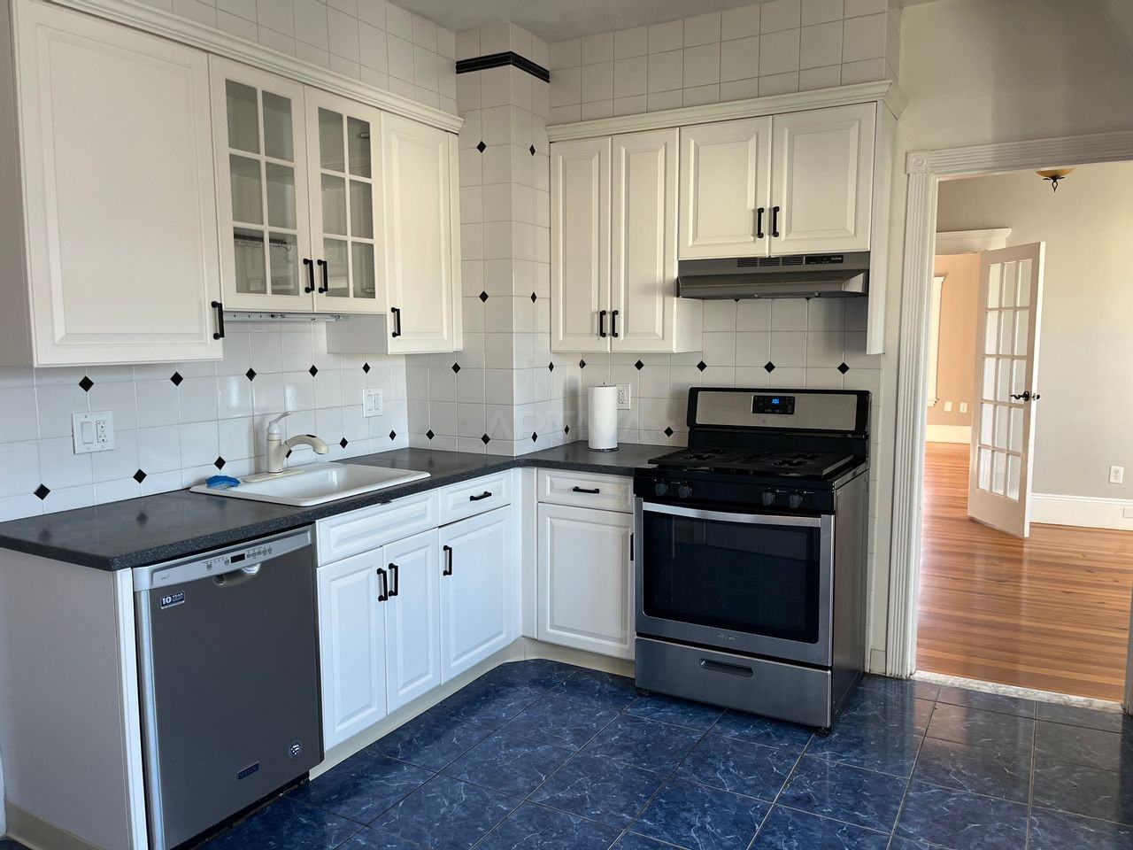 15 Clarence St #3 - Photo 4 of 8